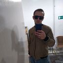  ,   Viktor, 32 ,   c 
