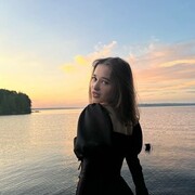  ,  Valeria, 23