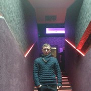  ,  Sacha, 28