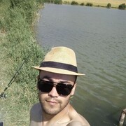  ,  Farid, 33
