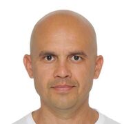  ,  Adel, 41