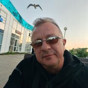  ,   Rey, 52 ,   