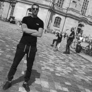  ,  Olek, 32