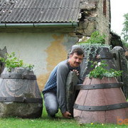  ,   Raimonds, 54 ,  