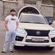   ,  Bekhrouz, 25