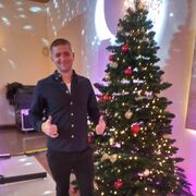   ,  Artur, 34