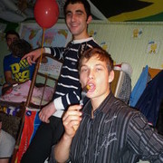  ,   Constantin, 32 ,   