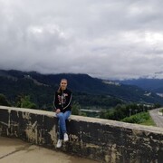  Hampden,  Oksana, 32
