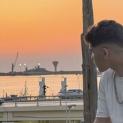  ,  Ali, 21