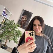  ,  Tatiana, 42