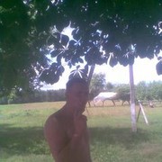  ,   Ernest, 32 ,   