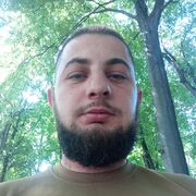  ,  Viktor, 29