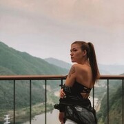  , 