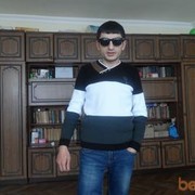  ,   Arkadi, 32 ,   
