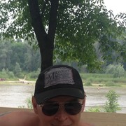  ,   Viktor, 44 ,   