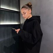  ,  Kira, 23