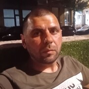  ,  Zura, 35