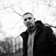  ,   Viktor, 39 ,   ,   , c , 