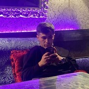  ,  Lui, 28