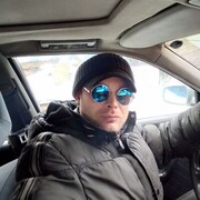  ,  Broker, 35