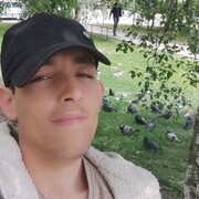 ,  Salimjon, 21
