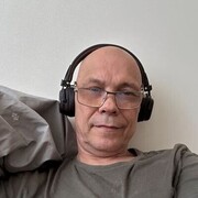 ,  Axel, 52