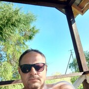  ,   Leon, 44 ,   