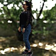  ,  Nika, 23
