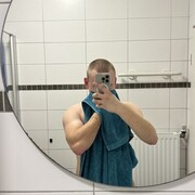  ,  Dima, 22