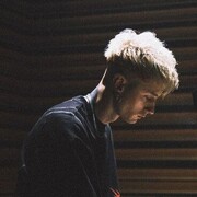  ,  Blondedon, 23