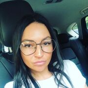   ,  Veronika, 32
