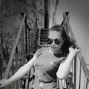  ,   Viktoria, 28 ,   c 