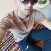  ,  Davronbek, 32