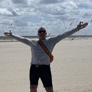  ,   Ernestas, 46 ,   , c , 