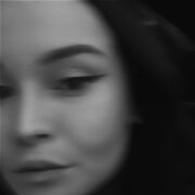  ,  Elina, 24