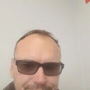  ,   Hugo Van Yal, 46 ,   ,   