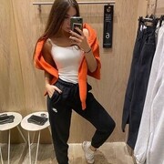  ,   Viki, 27 ,   ,   