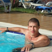  ,  Viktor, 44