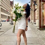  ,   Viktoria, 40 ,   c 