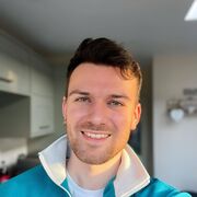  ,  Artur, 33