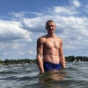  ,   Mikhail, 32 ,   ,   