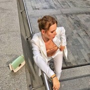  ,  Vika, 25