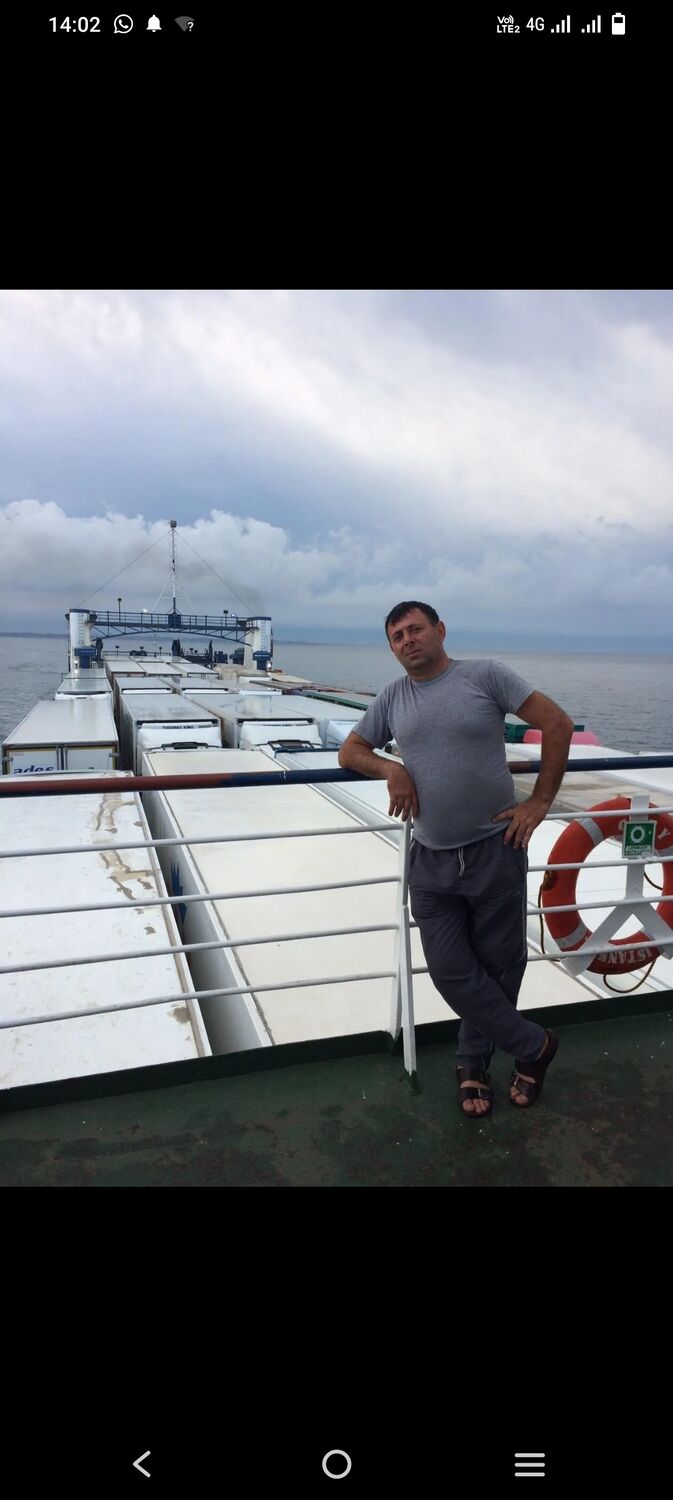  44404959  Kazim, 51 ,    
