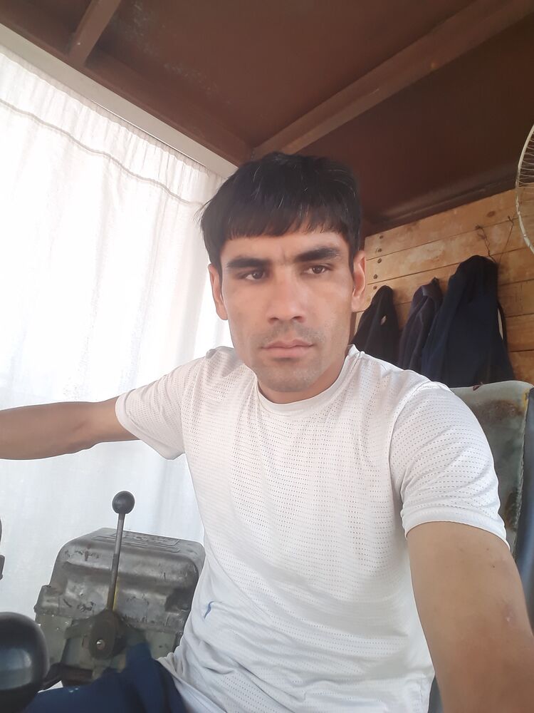  35362279  Hasan, 32 ,    