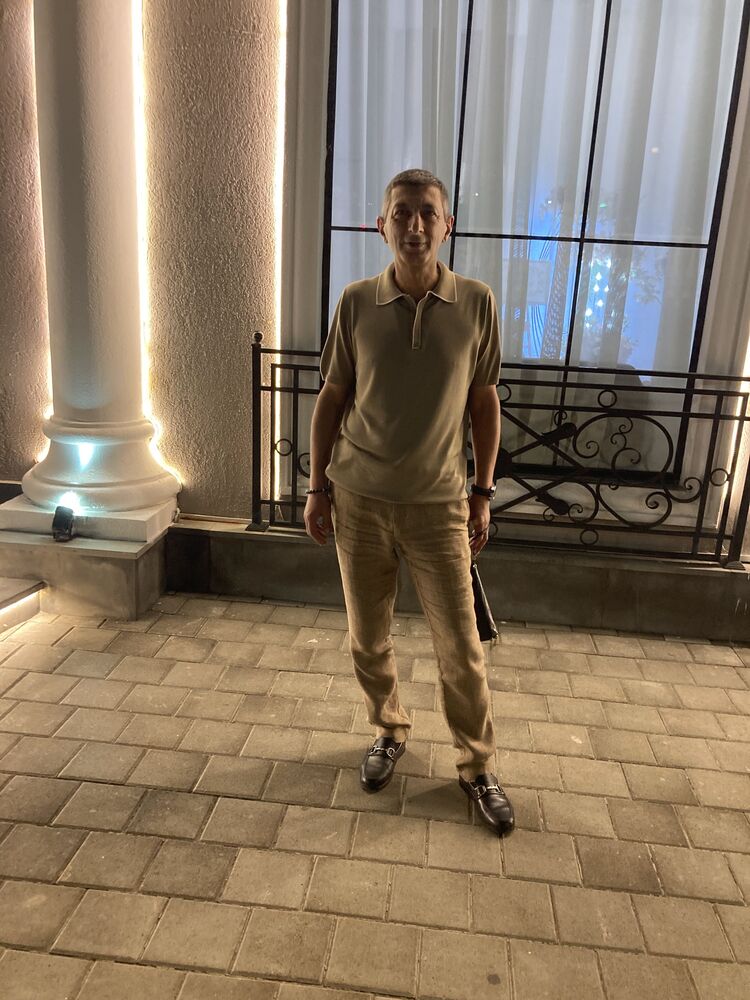  53855209  Vahe, 48 ,    