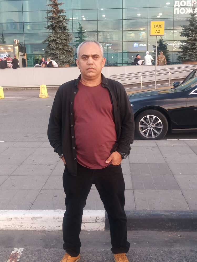  53478189  Vartan, 48 ,    