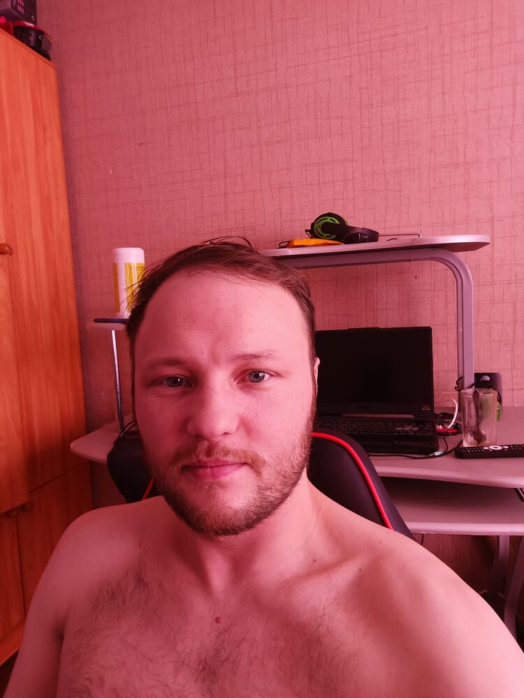  43283639  Petr, 33 ,    