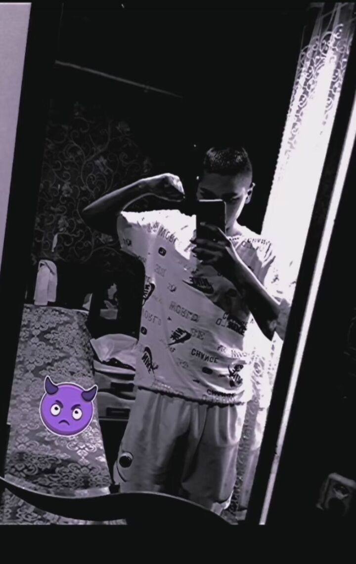  40516489  Maksim, 19 ,    