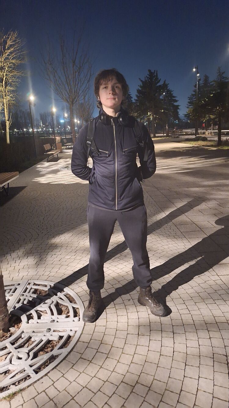  51251709  Artyom, 19 ,    