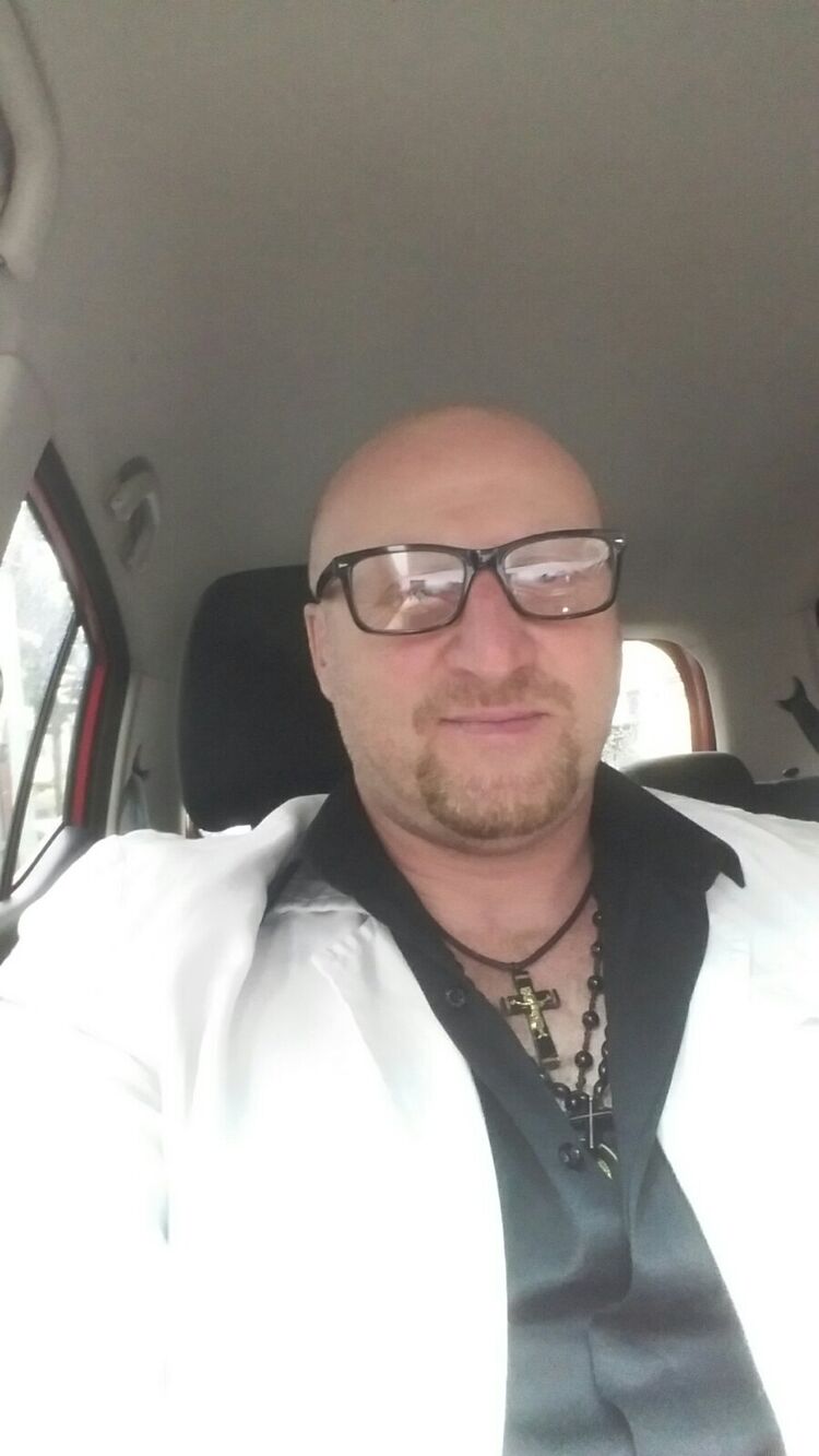  23208619  Karleone, 44 ,    